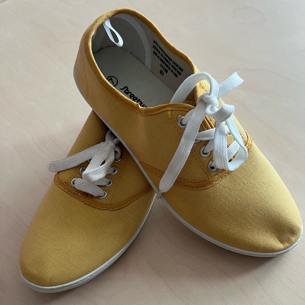 🌸 5/$20 - Size 7 - Canvas Sneakers - NWOT